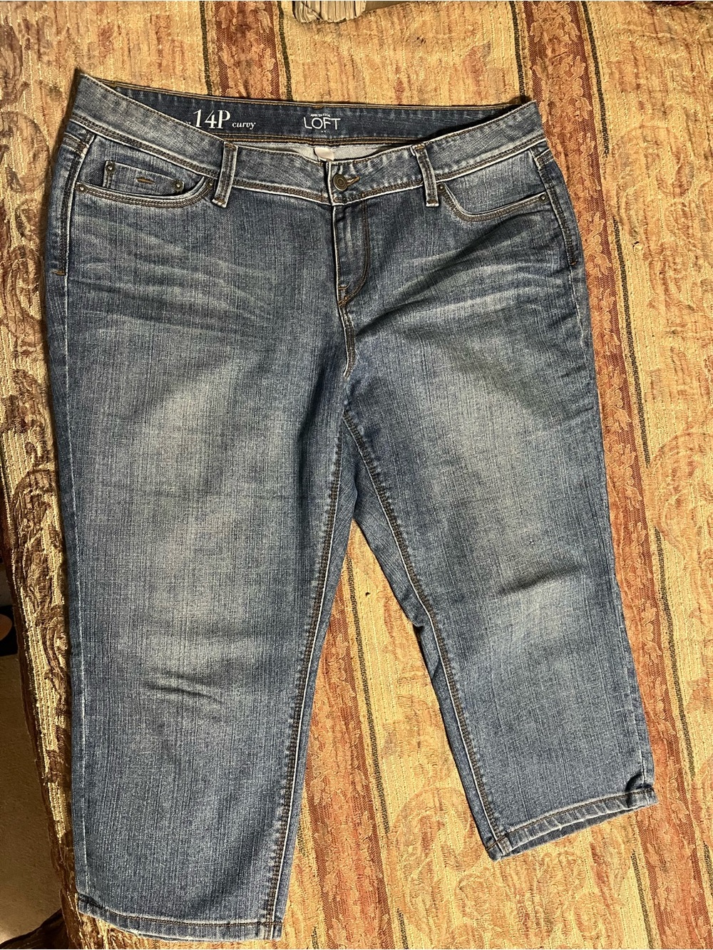 LOFT Blue Cropped Curvy Jeans - Washed Denim